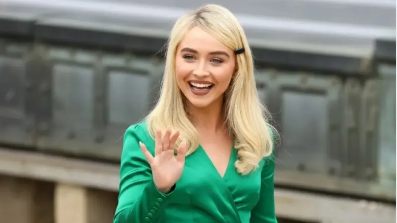 sabrina-carpenter-height-and-weight